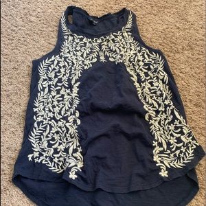 ✨💙🤍Navy and white tank with lace🤍💙✨